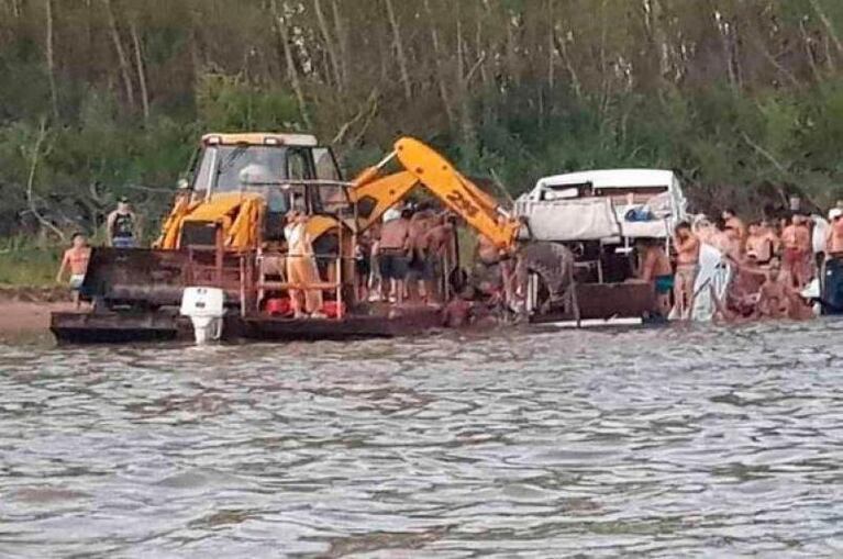 Fiesta clandestina en un yate: subieron más de 25 jóvenes y casi lo hunden