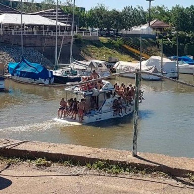 Fiesta clandestina en un yate: subieron más de 25 jóvenes y casi lo hunden