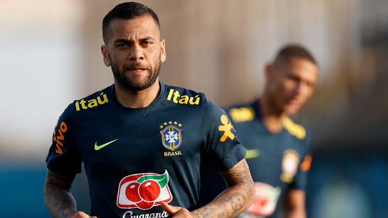 FILE PHOTO: Soccer Football - Copa America - Brazil Training - Gremio training center, Porto Alegre, Brazil - June 7, 2019. Brazil's Daniel Alves during training. REUTERS/Diego Vara/File Photo