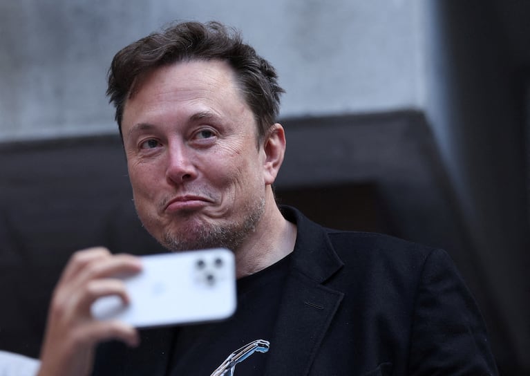 FILE PHOTO: Tennis - U.S. Open - Flushing Meadows, New York, United States - September 8, 2024 Elon Musk is seen during the final match between Italy's Jannik Sinner and Taylor Fritz of the U.S. REUTERS/Mike Segar/File Photo