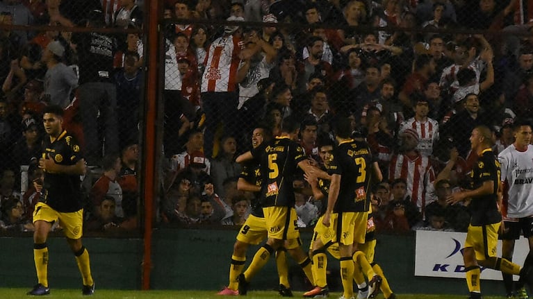 Flandria aprovechó la mala noche de la Glo. Foto: Lucio Casalla / ElDoce.tv.