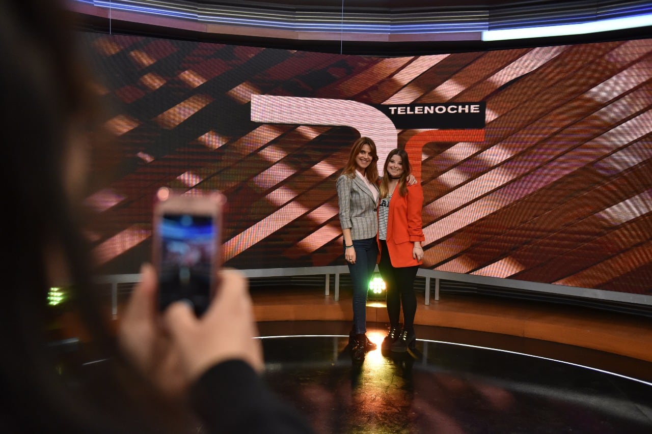 Flavia Iros y Malena Pozzobon, juntas en el noticiero de El Doce. Foto: Lucio Casalla / ElDoce.tv.