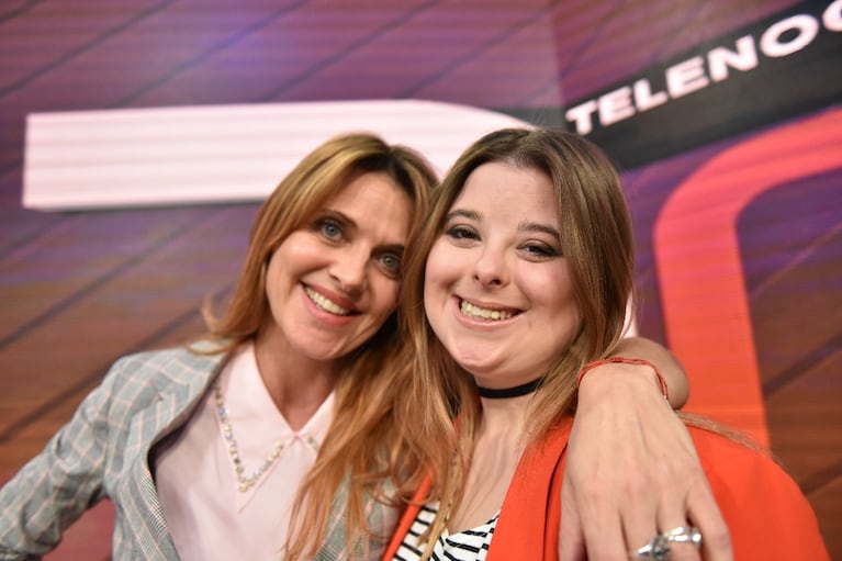 Flavia Iros y Malena Pozzobon, juntas en el noticiero de El Doce. Foto: Lucio Casalla / ElDoce.tv.