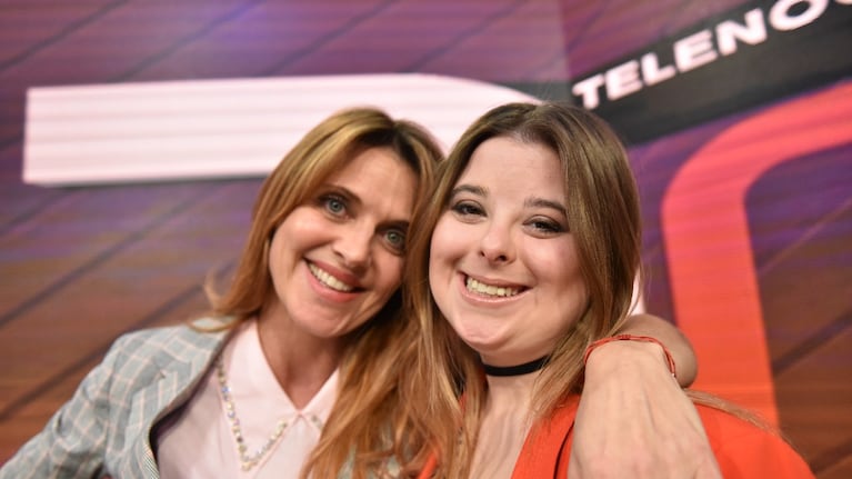 Flavia Iros y Malena Pozzobon, juntas en el noticiero de El Doce. Foto: Lucio Casalla / ElDoce.tv.