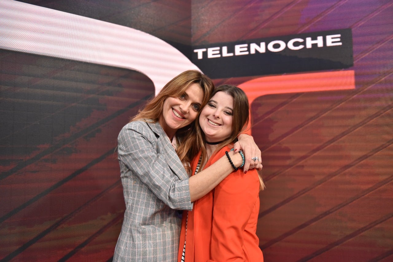 Flavia Iros y Malena Pozzobon, juntas en el noticiero de El Doce. Foto: Lucio Casalla / ElDoce.tv.