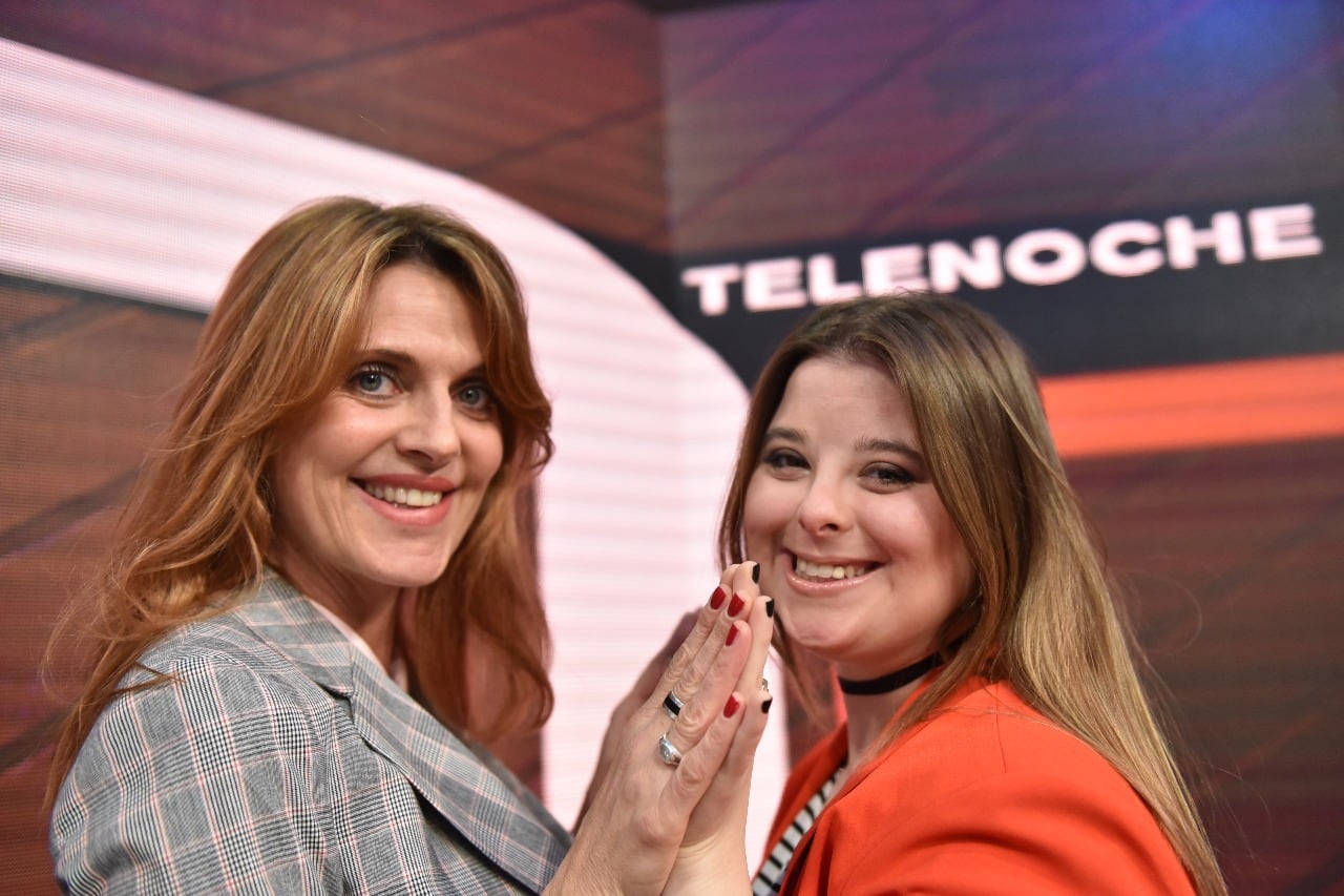 Flavia Iros y Malena Pozzobon, juntas en el noticiero de El Doce. Foto: Lucio Casalla / ElDoce.tv.