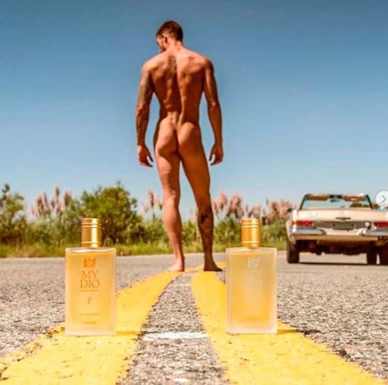 Flavio Mendoza se desnudó junto a un modelo cordobés para promocionar su perfume
