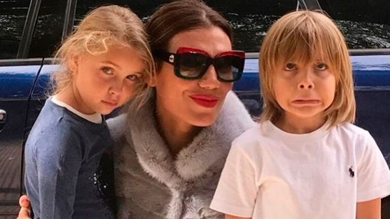 Flor junto a sus nenes, Isabella y Paul.