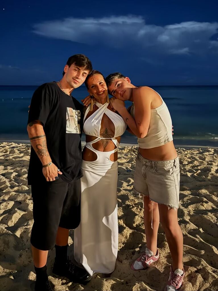 Flor Peña con dos de sus hijos. (Imagen: Instagram).