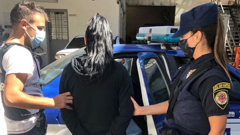 Florencia Álvarez, prófuga de la Justicia, se entregó e presentó ante la Fiscalía y quedó detenida
