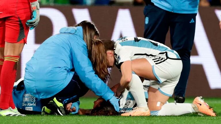 Florencia Bonsegundo se lesionó la rodilla.