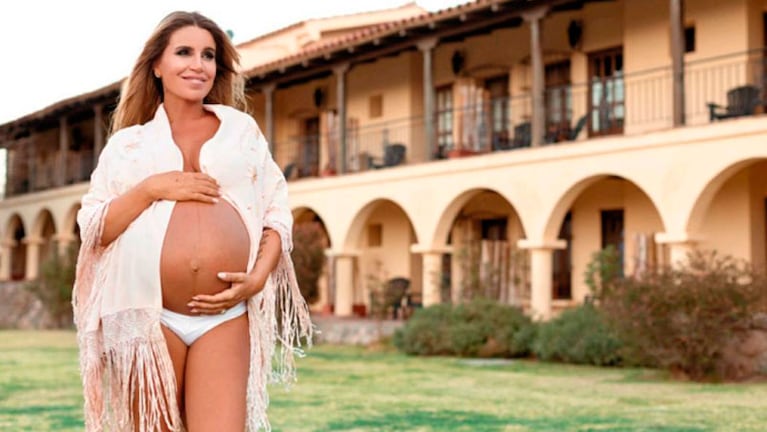 Florencia Peña, puro amor con su hijo recién nacido.