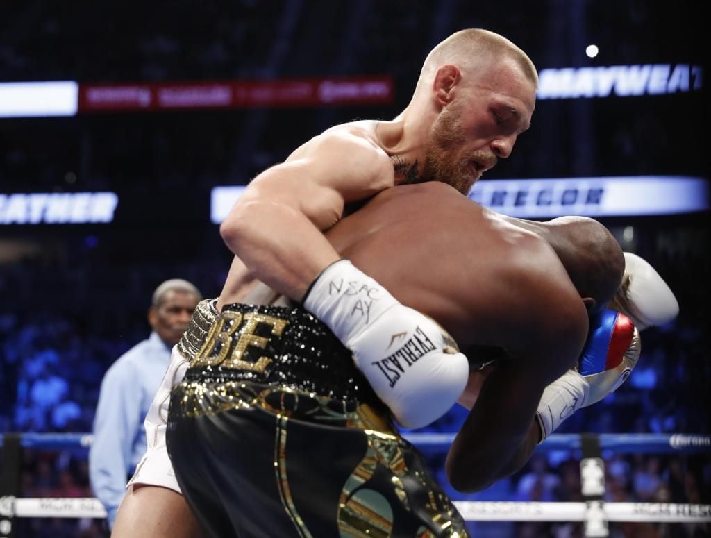 Floyd Mayweather noqueó a Conor McGregor en el combate del año.