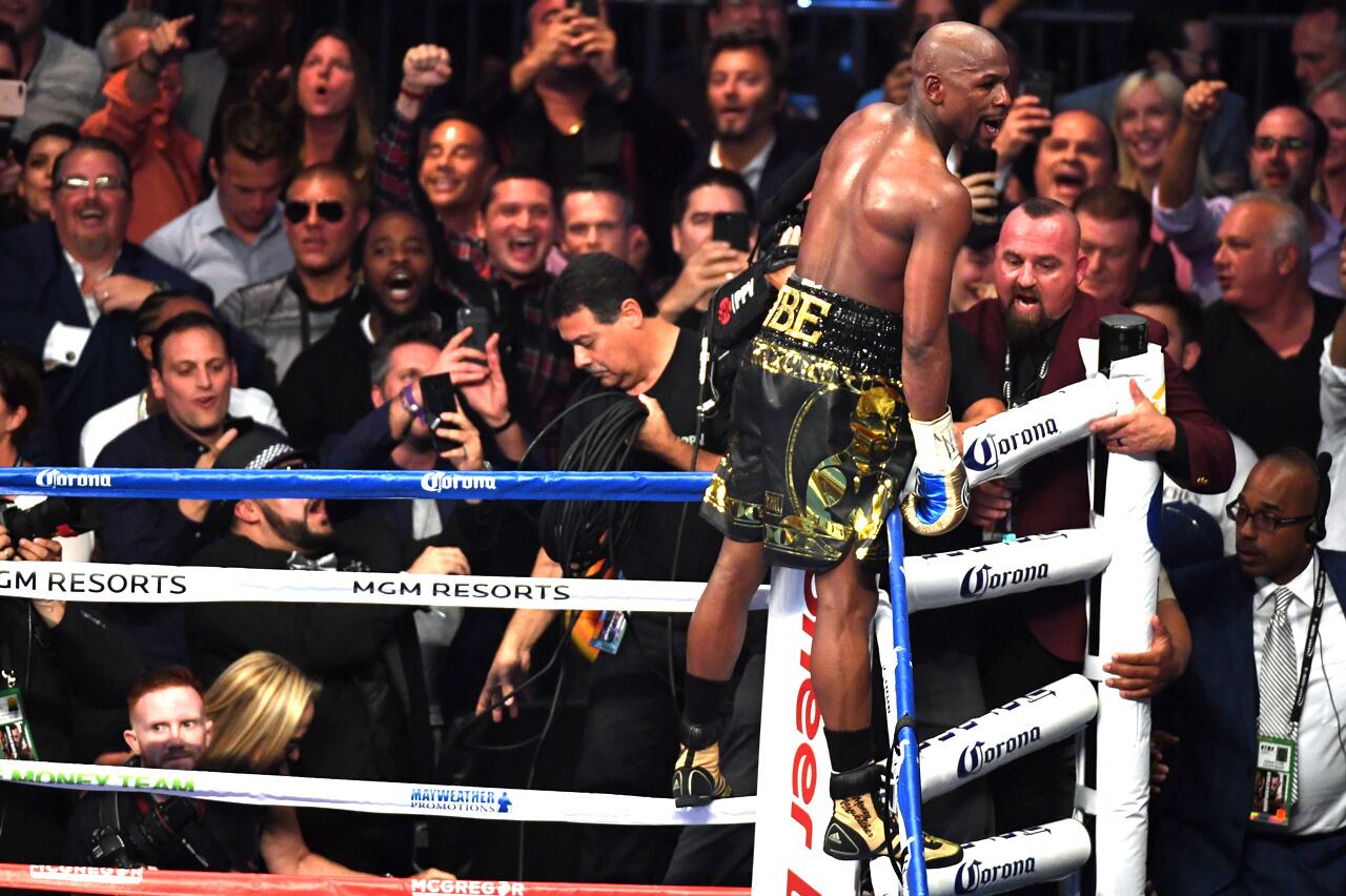 Floyd Mayweather noqueó a Conor McGregor en el combate del año.