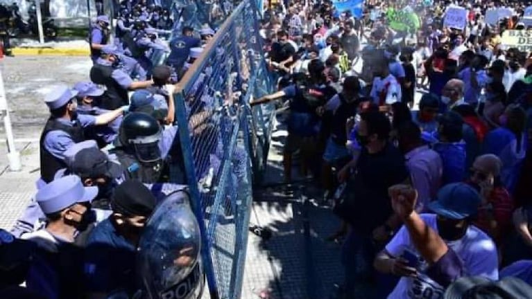 Formosa: el ministro de Gobierno dijo que la protesta "no fue pacífica" y justificó la represión policial