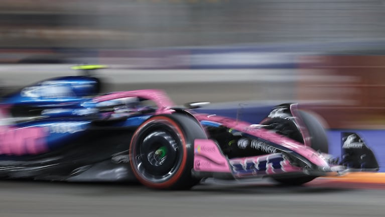 Formula One F1 - Singapore Grand Prix - Marina Bay Street Circuit, Singapore - October 5, 2025 Alpine's Franco Colapinto in action during the race REUTERS/Athit Perawongmetha