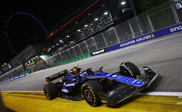 Formula One F1 - Singapore Grand Prix - Marina Bay Street Circuit, Singapore - September 22, 2024 Williams' Franco Colapinto in action during the race REUTERS/Edgar Su