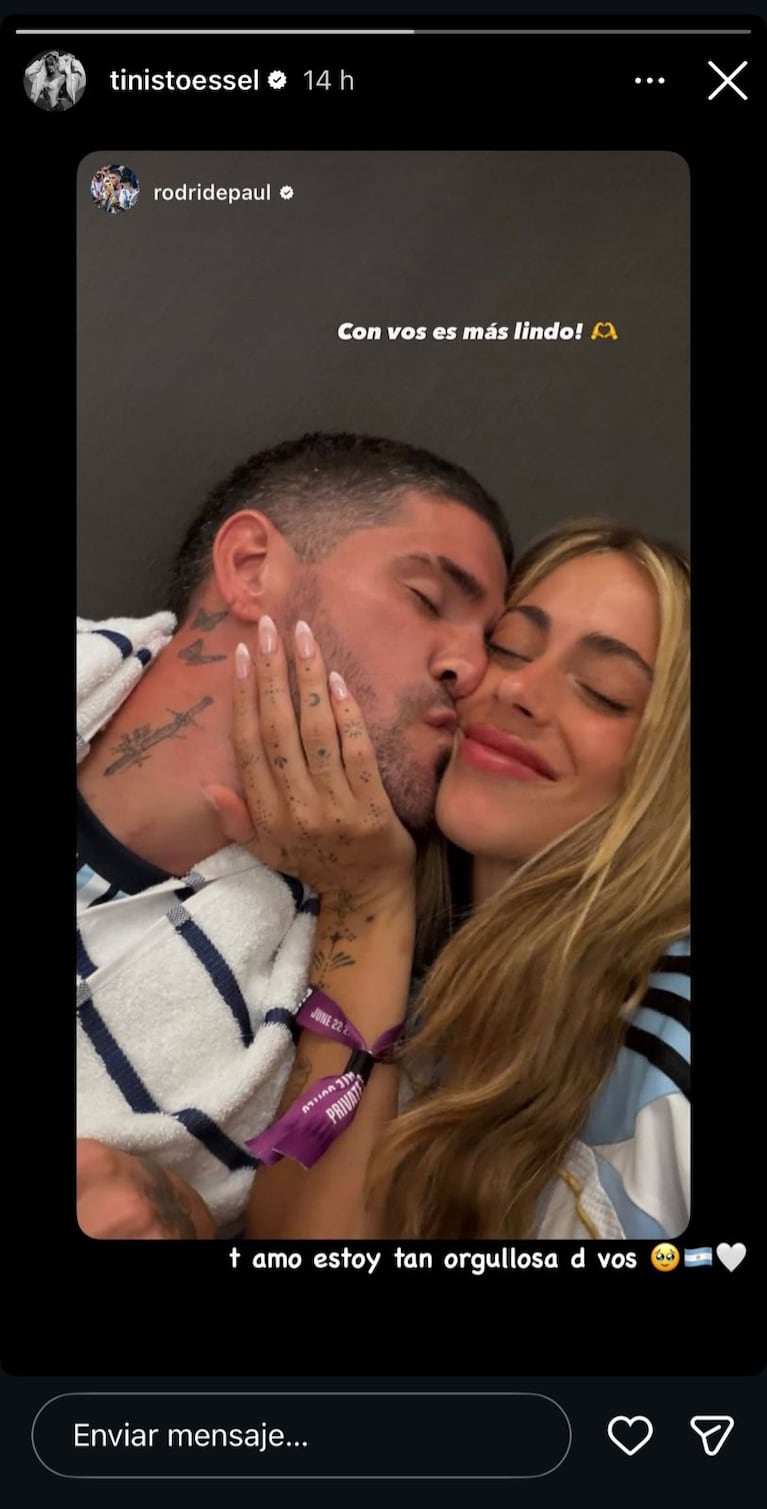 Foto con beso y tiernos mensajes entre Tini y De Paul después del triunfo de Argentina ante Austria