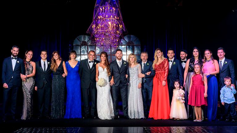 Foto de toda la familia en el casamiento.