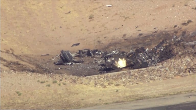 Foto tomada de video de restos de aeronaves vistos desde el aire en el Aeropuerto Regional Marana en Marana, Arizona, el 19 de febrero del 2025. (KNXV via AP)