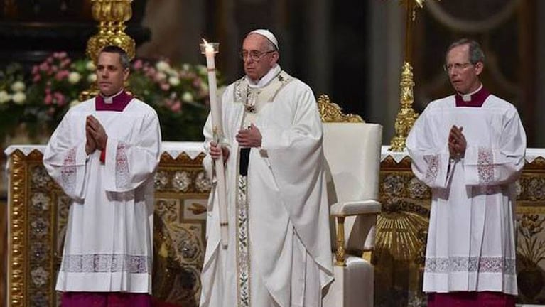 Francisco celebra la tercera vigilia pascual desde que fue elegido Sumo Pontífice en 2013. Foto: EFE