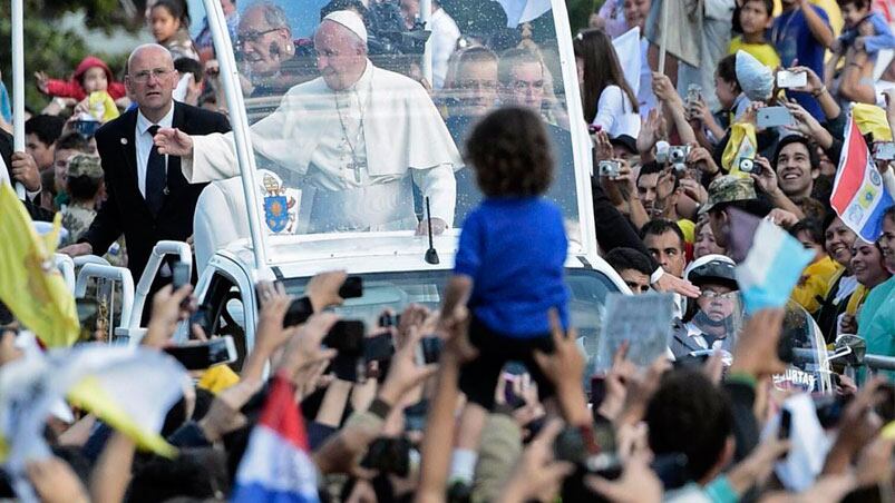 Francisco en Paraguay: la cobertura de El Doce