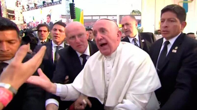 Francisco se enojó con uno de los fieles. 