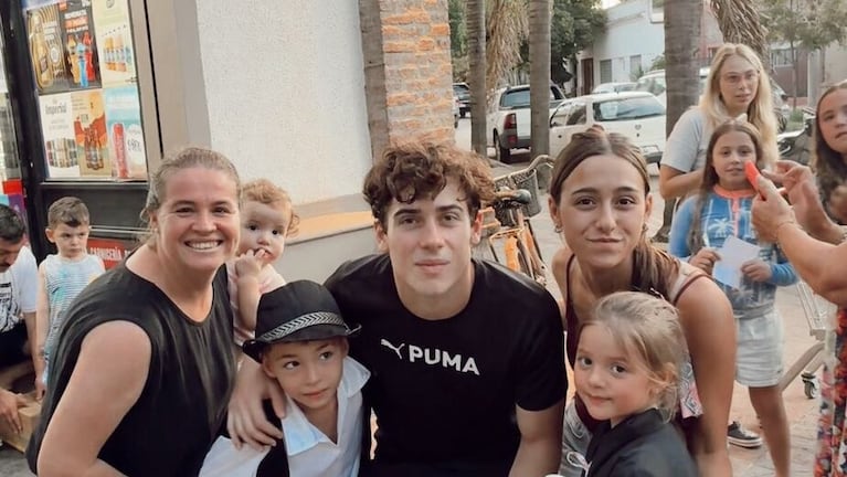 Franco Colapinto en un pueblo bonaerense.