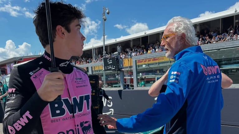 Franco Colapinto junto al director deportivo de Alpine, Flavio Briatore.