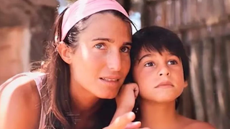 Franco Giordano junto a su mamá Romina Yan. 