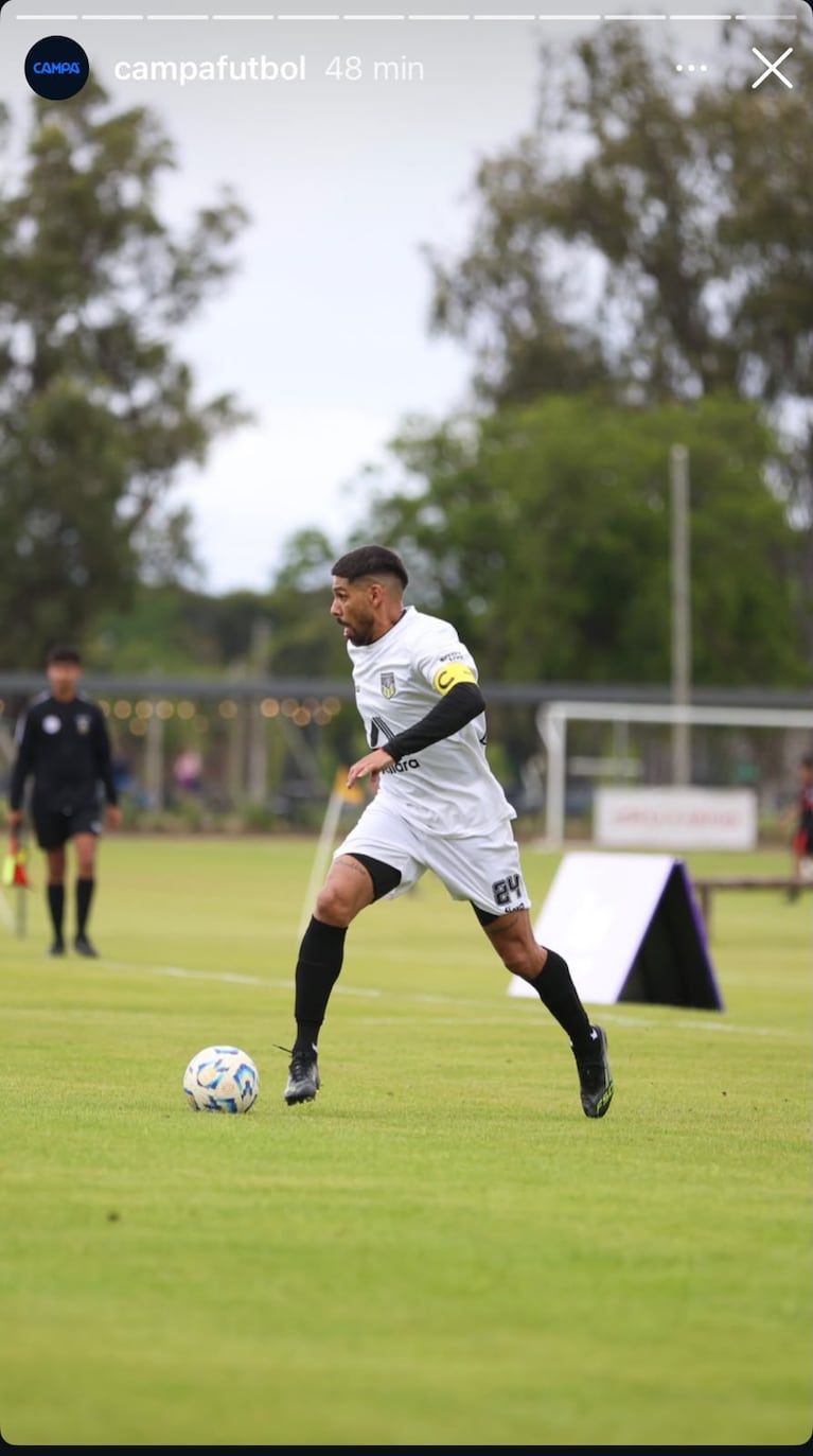 Franco Jara volvió a las canchas y comenzó su nueva etapa en el fútbol amateur cordobés. (Campa Fútbol - historias de Instagram - foto: Hernán Acuña)