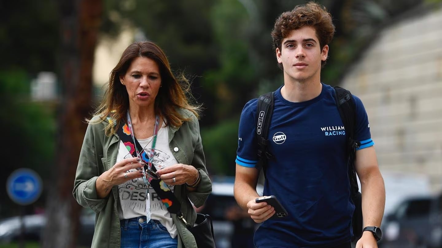 Franco junto a su mamá Andrea en Bakú.