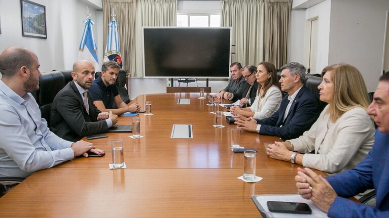 Franco Mogetta recibió a siete intendentes del país.