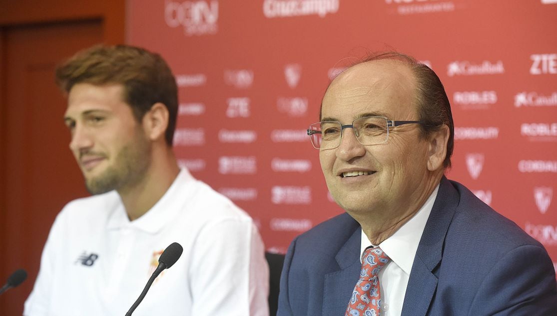 Franco Vázquez dejó el Palermo de Italia y pasó al Sevilla de España.