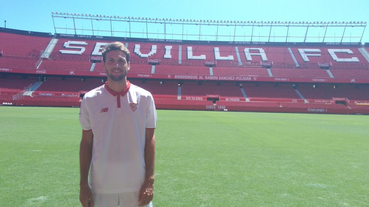 Franco Vázquez dejó el Palermo de Italia y pasó al Sevilla de España.