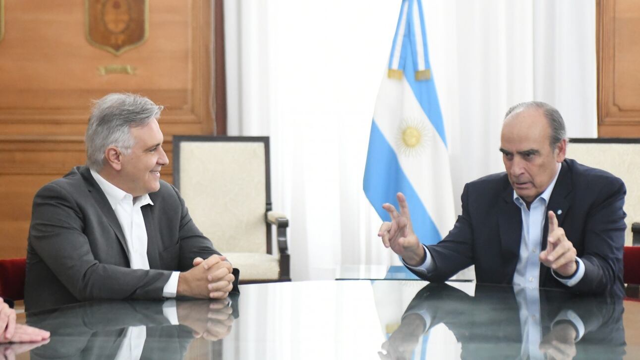 Francos cruzó a Llaryora por aumentar las jubilaciones en la provincia.