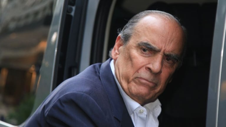 Francos marcó diferencias con la vice.