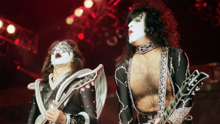 Frehley junto a Paul Stanley en un recital de Kiss.