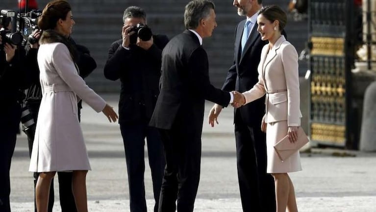 Frente a los reyes de España, Macri instó a recomponer la relación