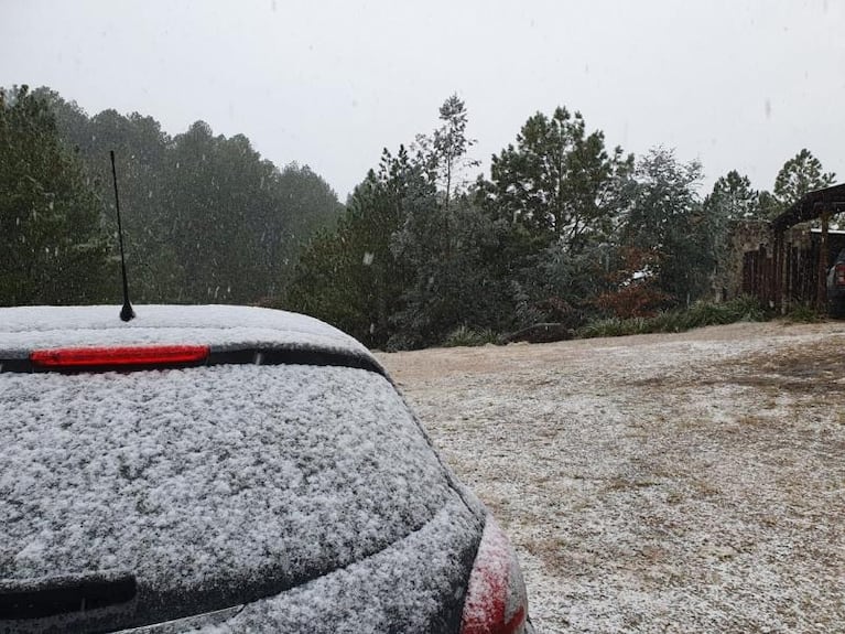 Frío polar en Córdoba: otra vez cayó nieve en las sierras