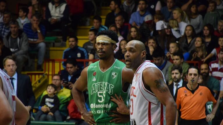 Fue 88-86 para La Gloria, que se afianza en el clásico cordobés. Foto: Maxi López / ElDoce.tv