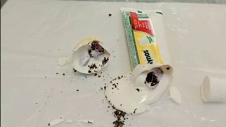Fue detenida cuando intentaba ingersar droga oculta en una pasta dental.