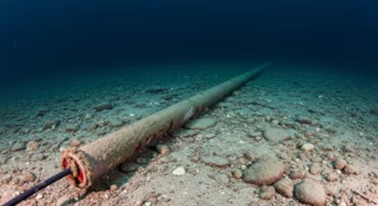 Fue el primer cable transoceánico de fibra óptica del mundo que conectó a Europa y Estados Unidos.