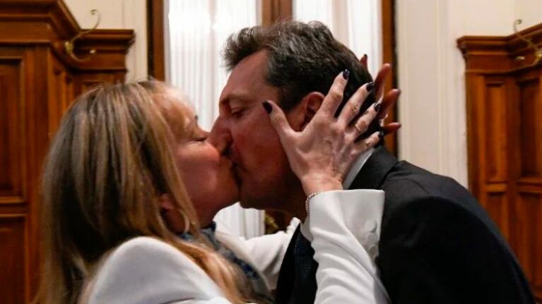 Fue en el marco del aniversario de su casamiento.