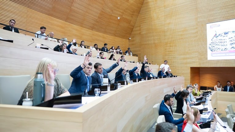 Fue una sesión caliente de cruces entre oficialistas y opositores.