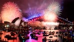 Fuegos artificiales en el puente de la bahía de Sídney. 