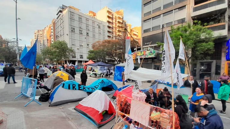 Fueron 36 horas de acampe en el centro de la ciudad. 