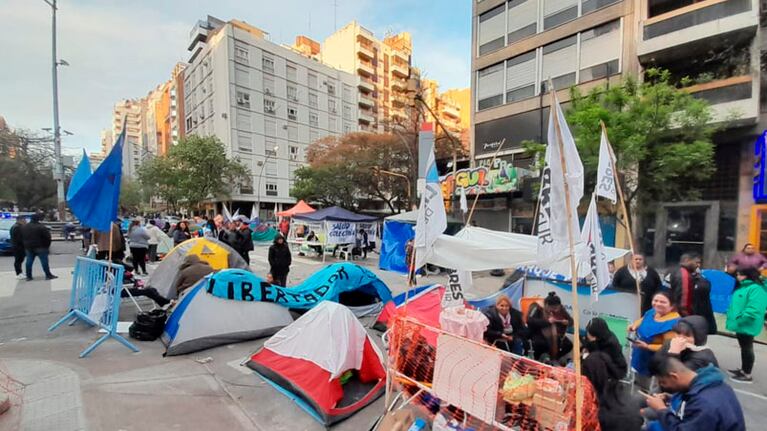 Fueron 36 horas de acampe en el centro de la ciudad.