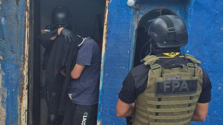 Fueron detenidos un hombre y una mujer tras el allanamiento.