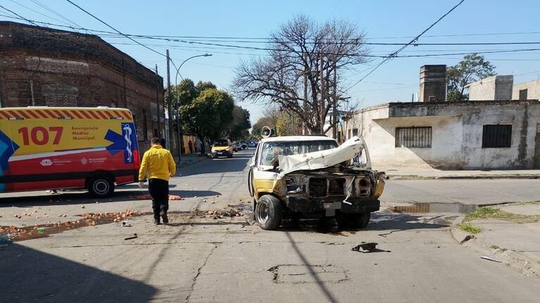 Fuerte choque entre un colectivo y una camioneta dejó varios heridos en Córdoba